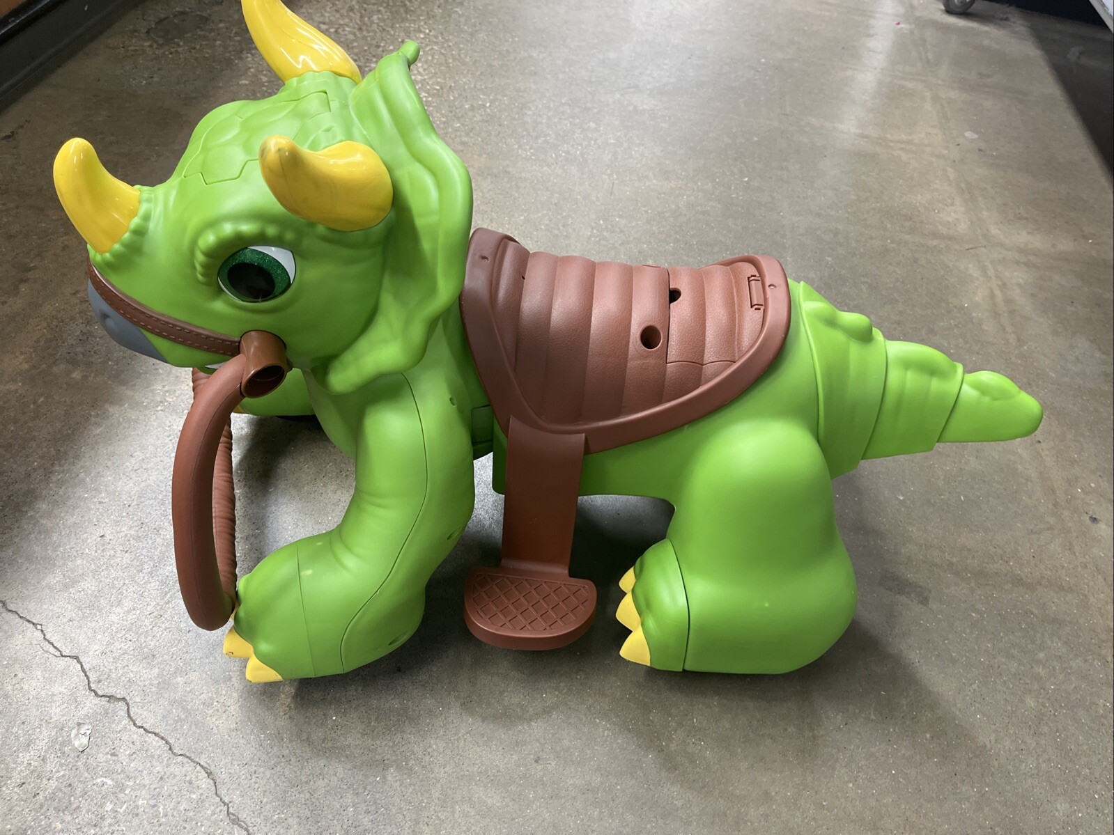 KID TRAX RIDEAMALS Dino Dinosaur Triceratops RIDE-ON TOY Rare HTF 18-30 Mths.