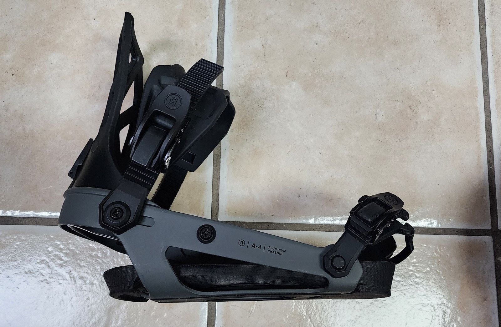 Ride A4 ( Binding Only ) Size Medium Right Side (B10)