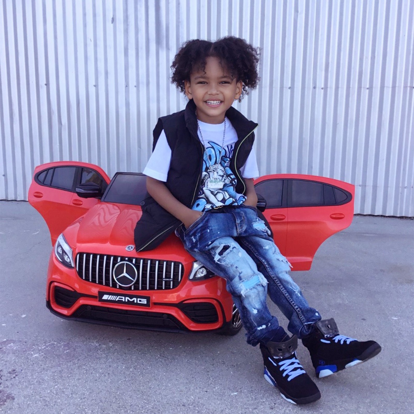 12V Ride On Toy Car for Kids with Remote Control, Red