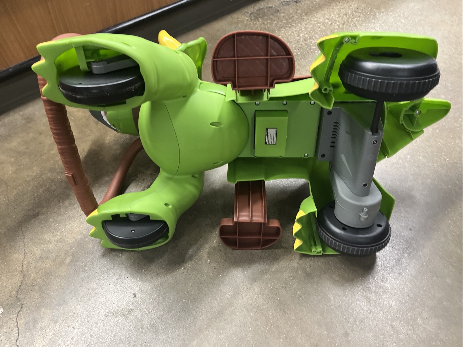 KID TRAX RIDEAMALS Dino Dinosaur Triceratops RIDE-ON TOY Rare HTF 18-30 Mths.