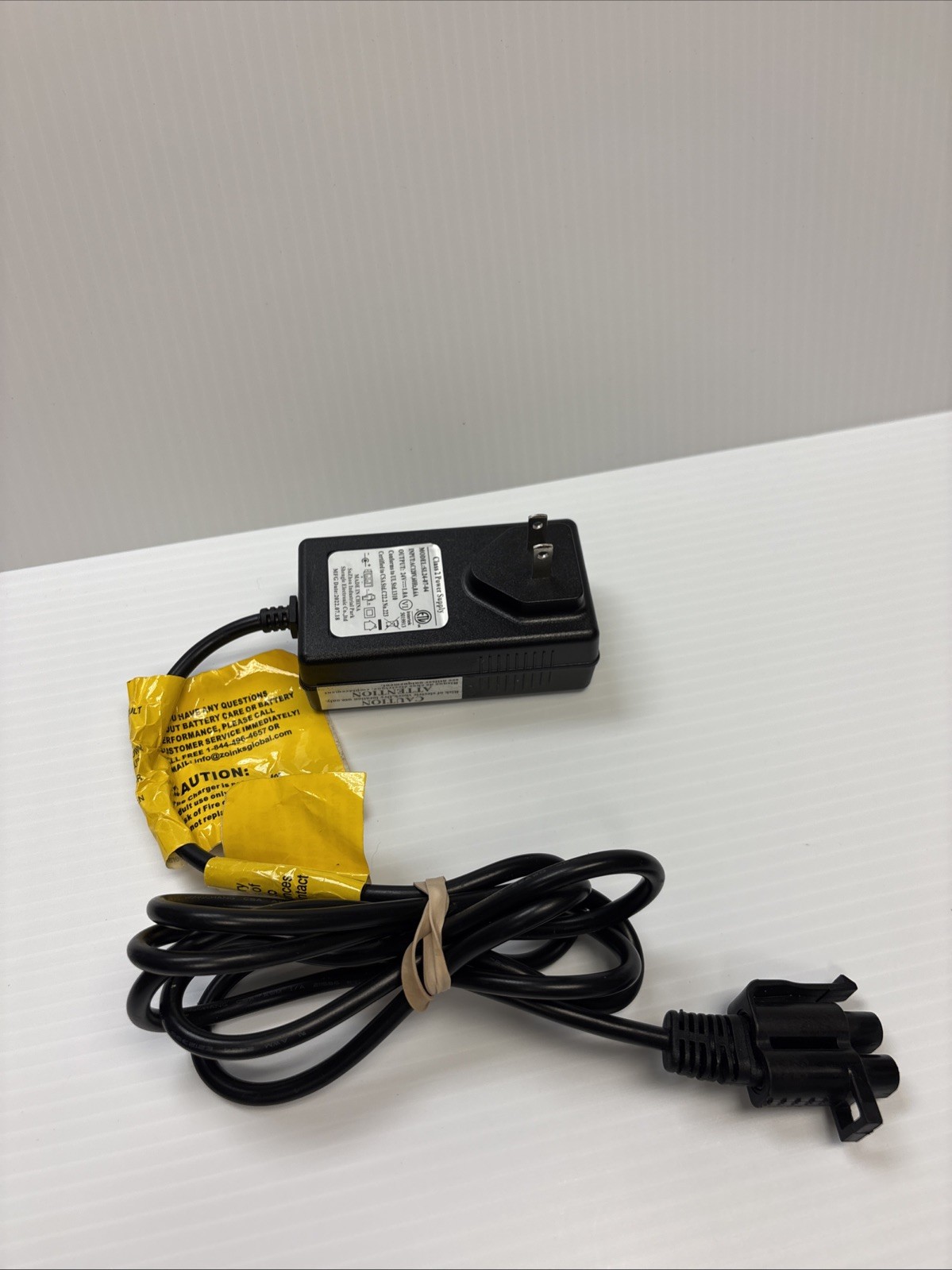 SHENGLE ELECTRONIC Class 2 Power Supply BATTERY CHARGER Model:SL24-07-04 (88)