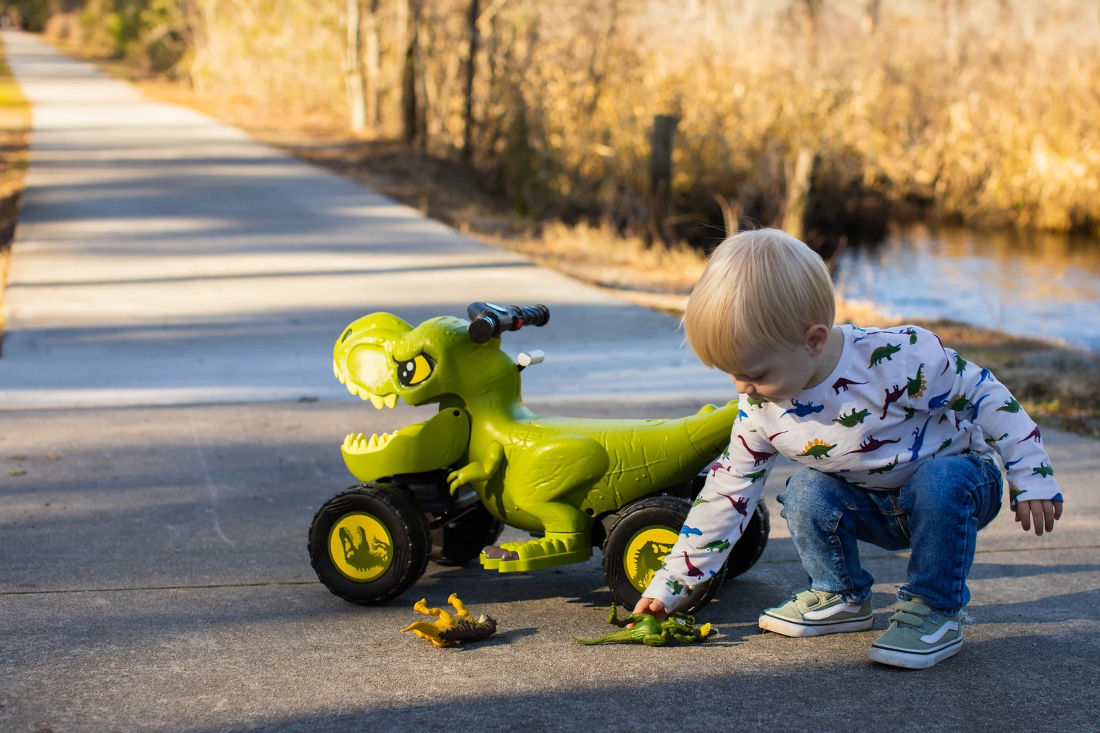 Kids Ride On Toy ATV Quad Bike Jurassic World T-Rex Dinosaur 6V Battery Powered