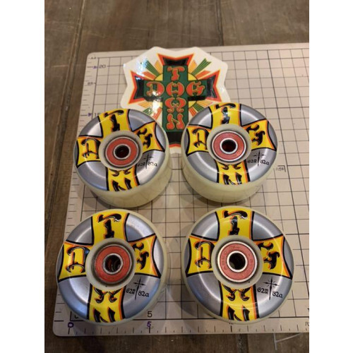 Brand new DOG TOWN soft wheels 62-82a, bearings not included