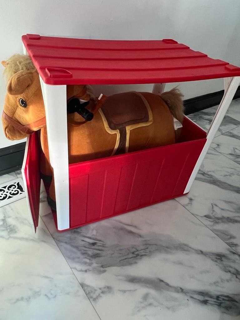 6 Volt Stable Buddies Chestnut Horse Plush Ride-On by Dynacraft With Barn
