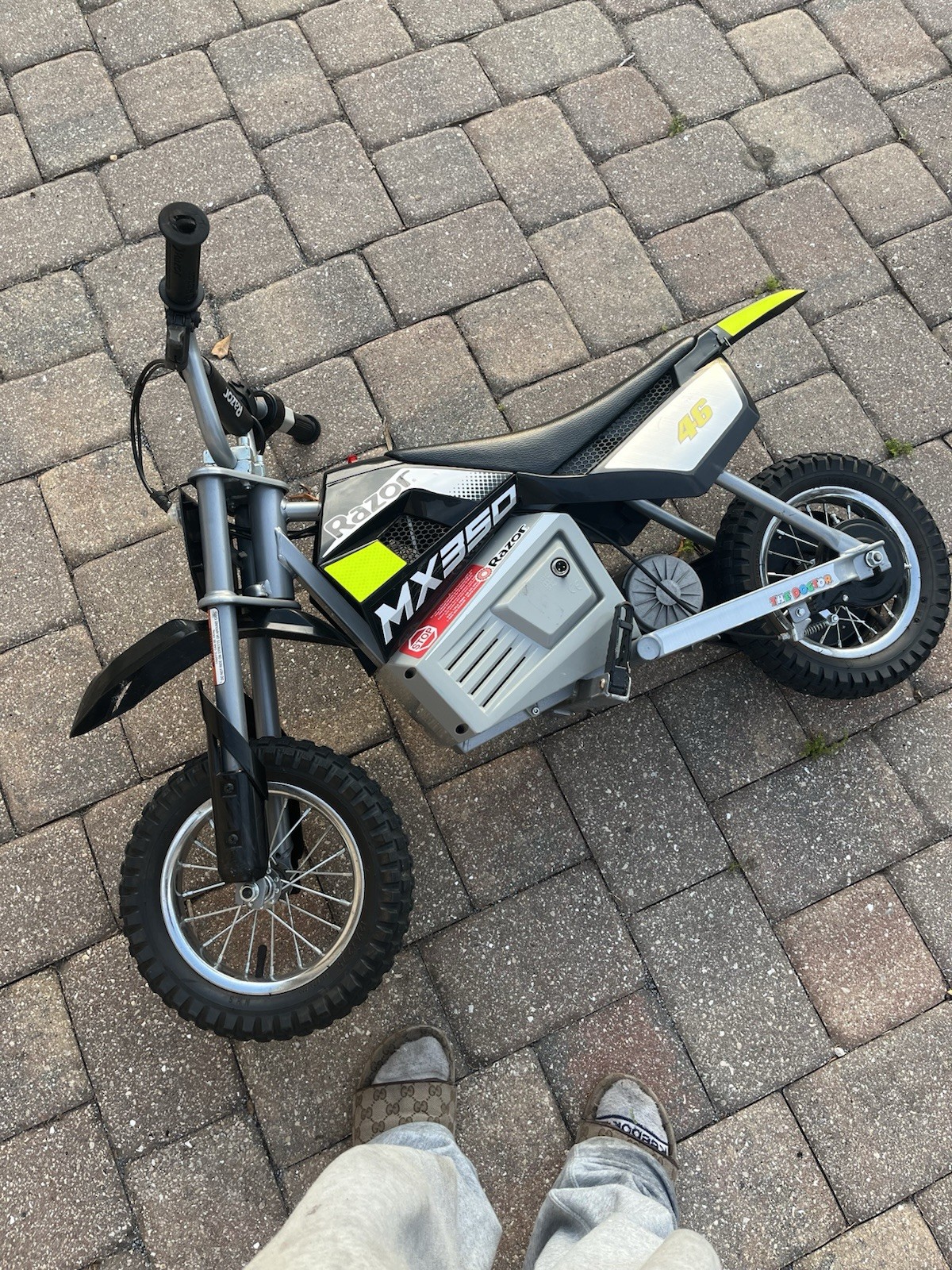 Razor MX350 Electric Ride-On Dirt Bike Black/Yellow Battery Powered MPN MX350