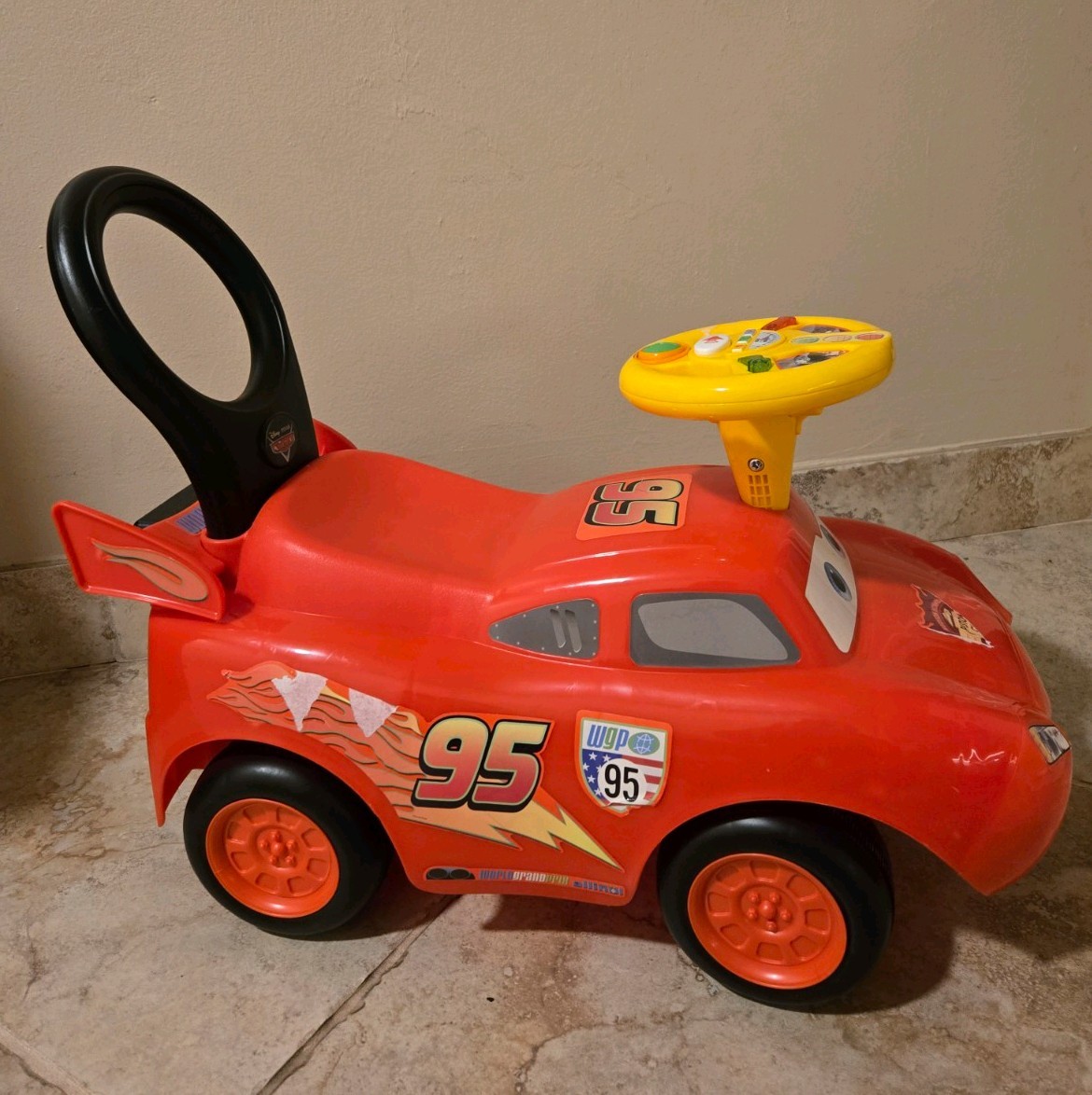 Disney Pixar Cars Lightning McQueen Light ‘N Sound Ride-On