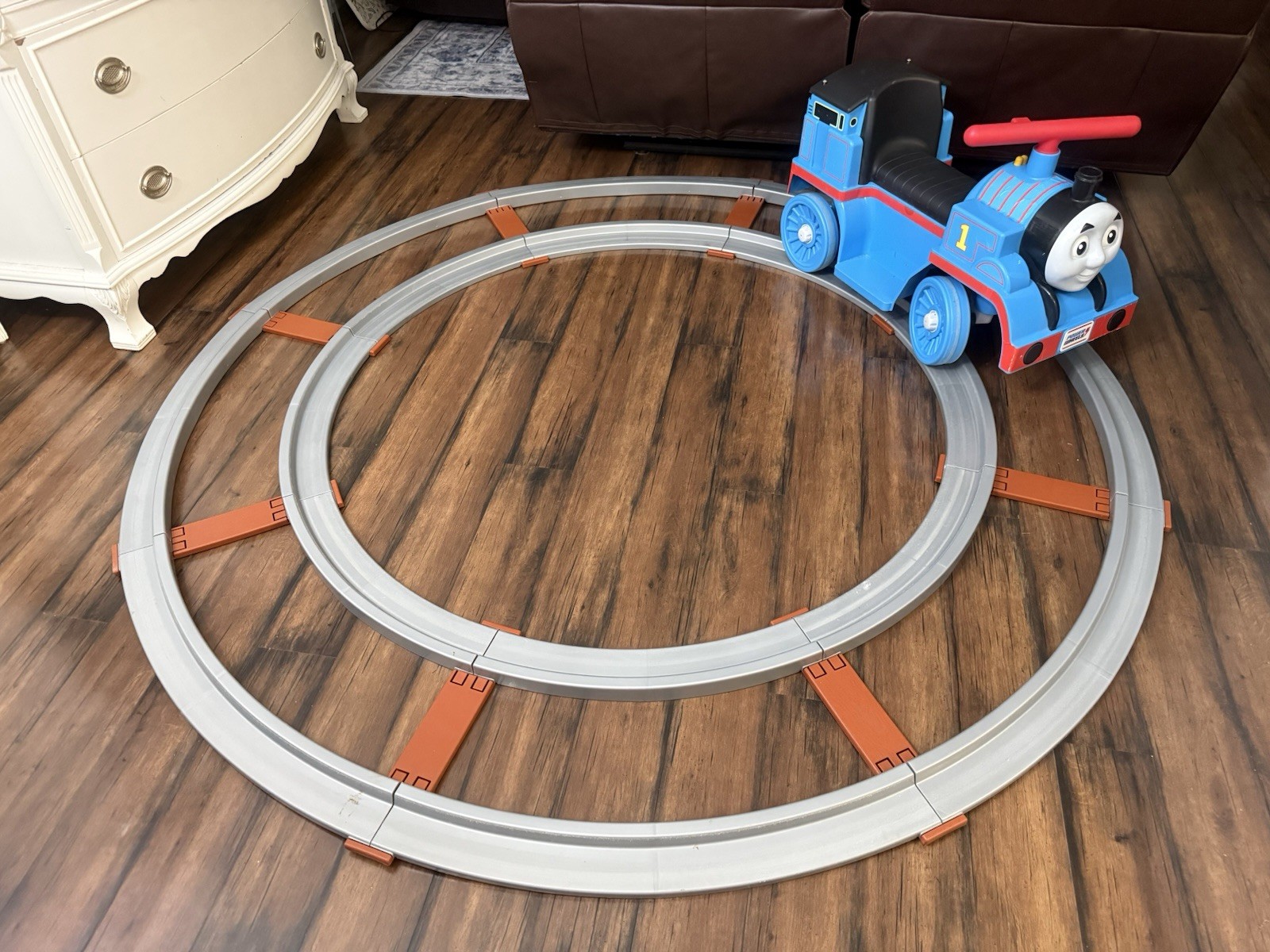 Fisher Price Power Wheels Ride-on Thomas & Friends Thomas the Train with Track