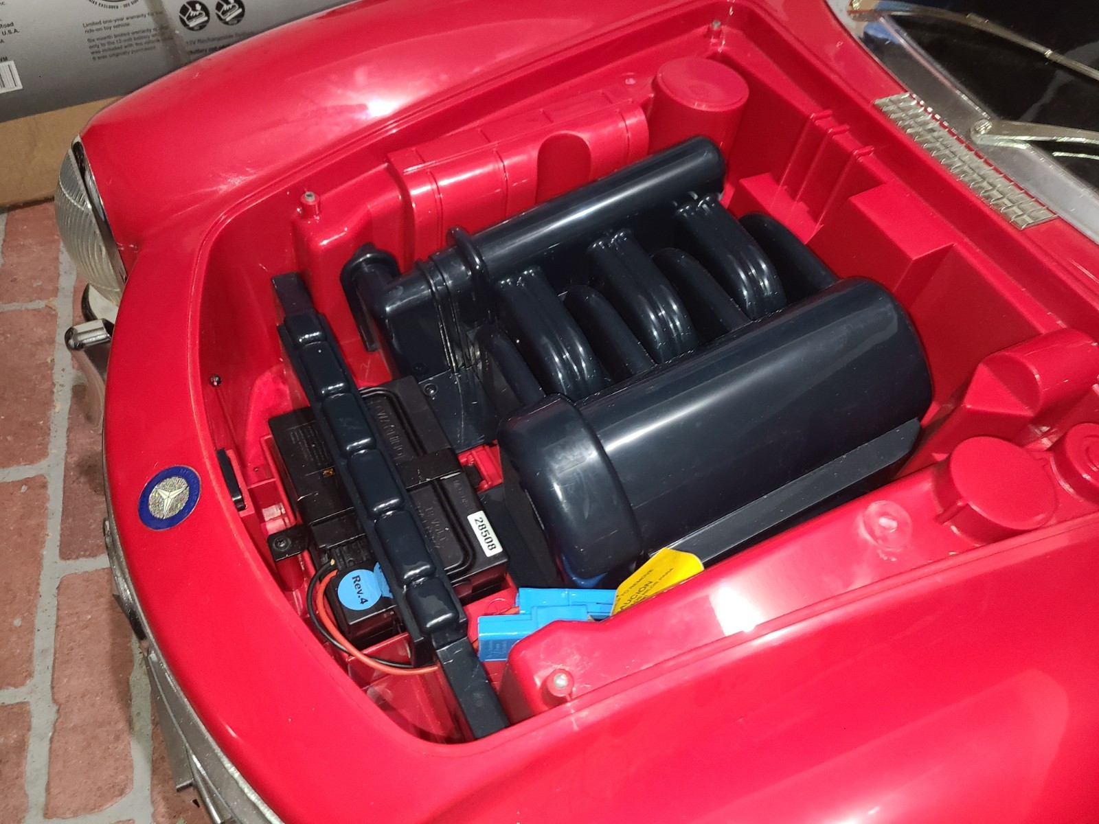 RARE – Kid Trax Mercedes-Benz SL300 12V Electric Ride-On Car For 2 – IOB