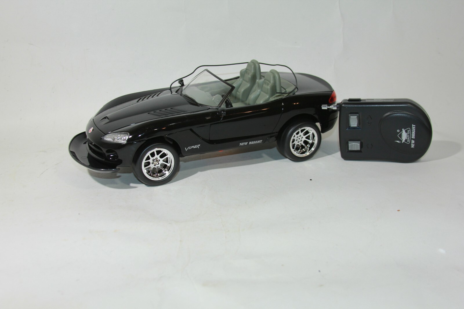 Dodge Viper SRT 10 Black Remote Control Car New Bright Platinum Collection 6.0V