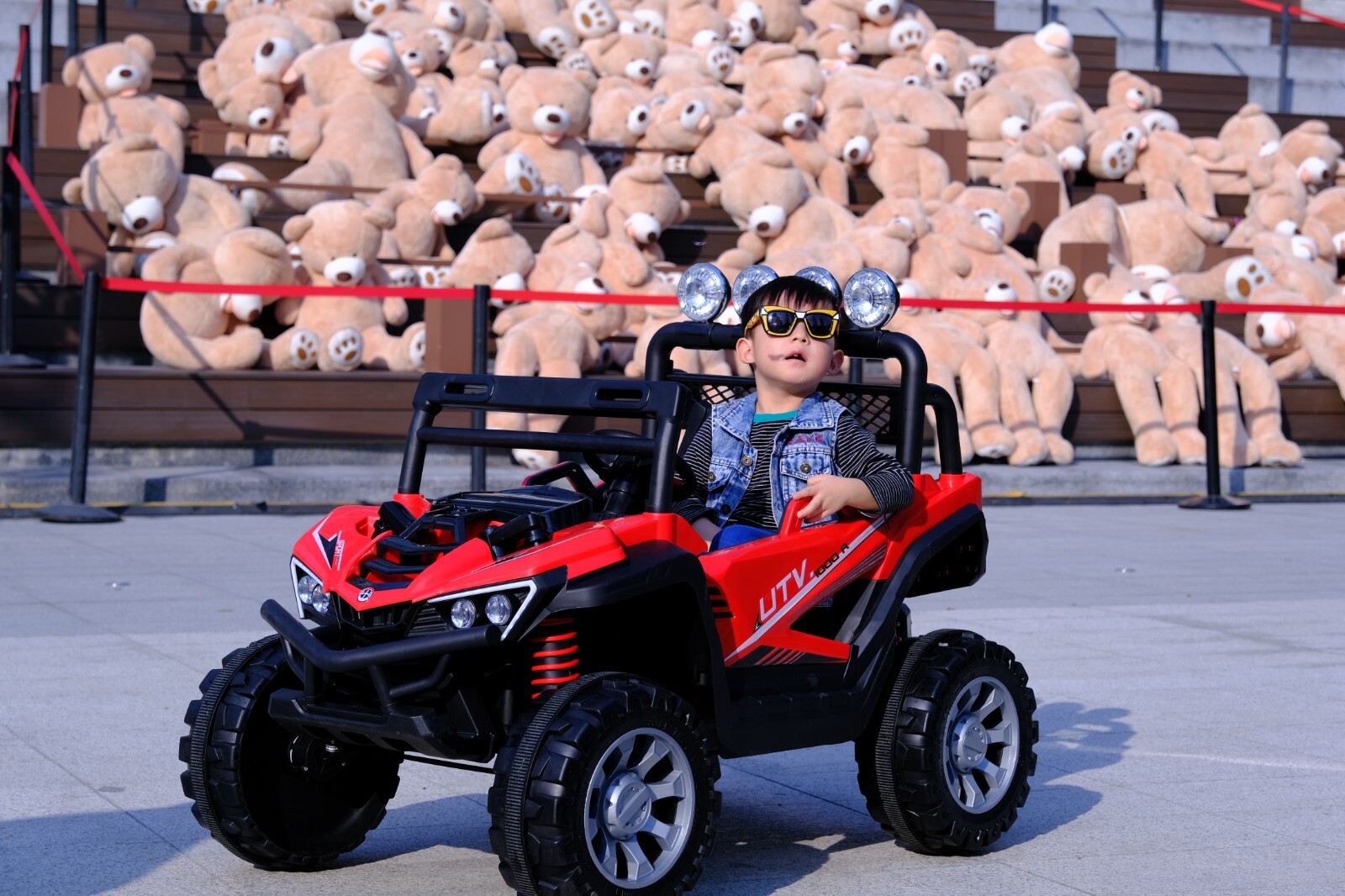 Vivicreate Kids ride on car 12v battery remote control iphone app LED lights