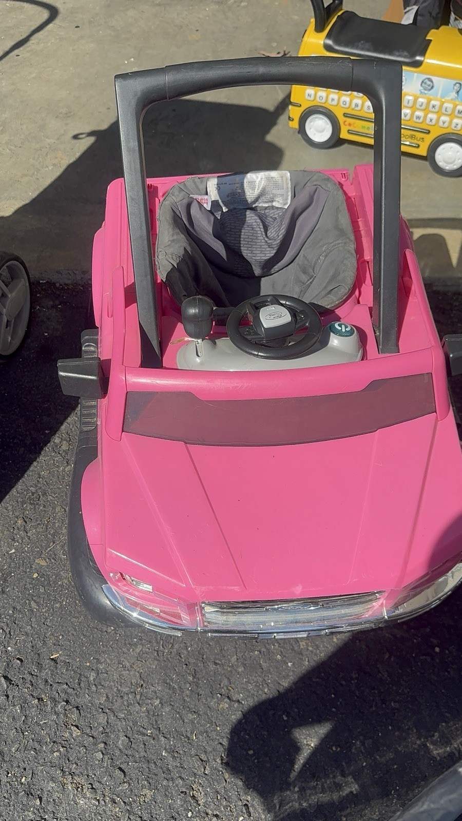 Ford F-150 Pink Battery Operated Ride-On Toy Car for Ages 3-4 Years