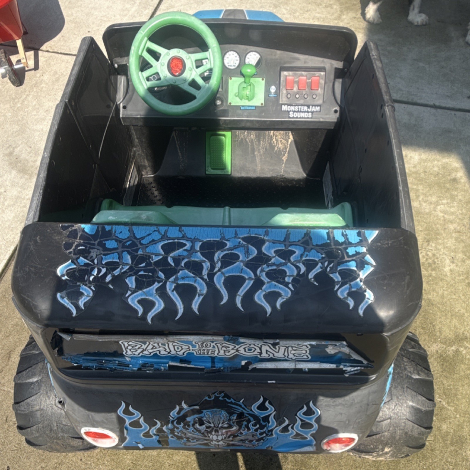 Monster Jam Grave Digger Battery Operated 24v Ride-On Toy Truck Cars Theme