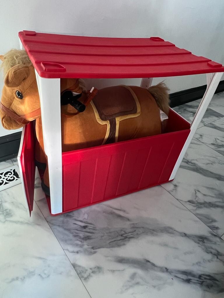 6 Volt Stable Buddies Chestnut Horse Plush Ride-On by Dynacraft With Barn