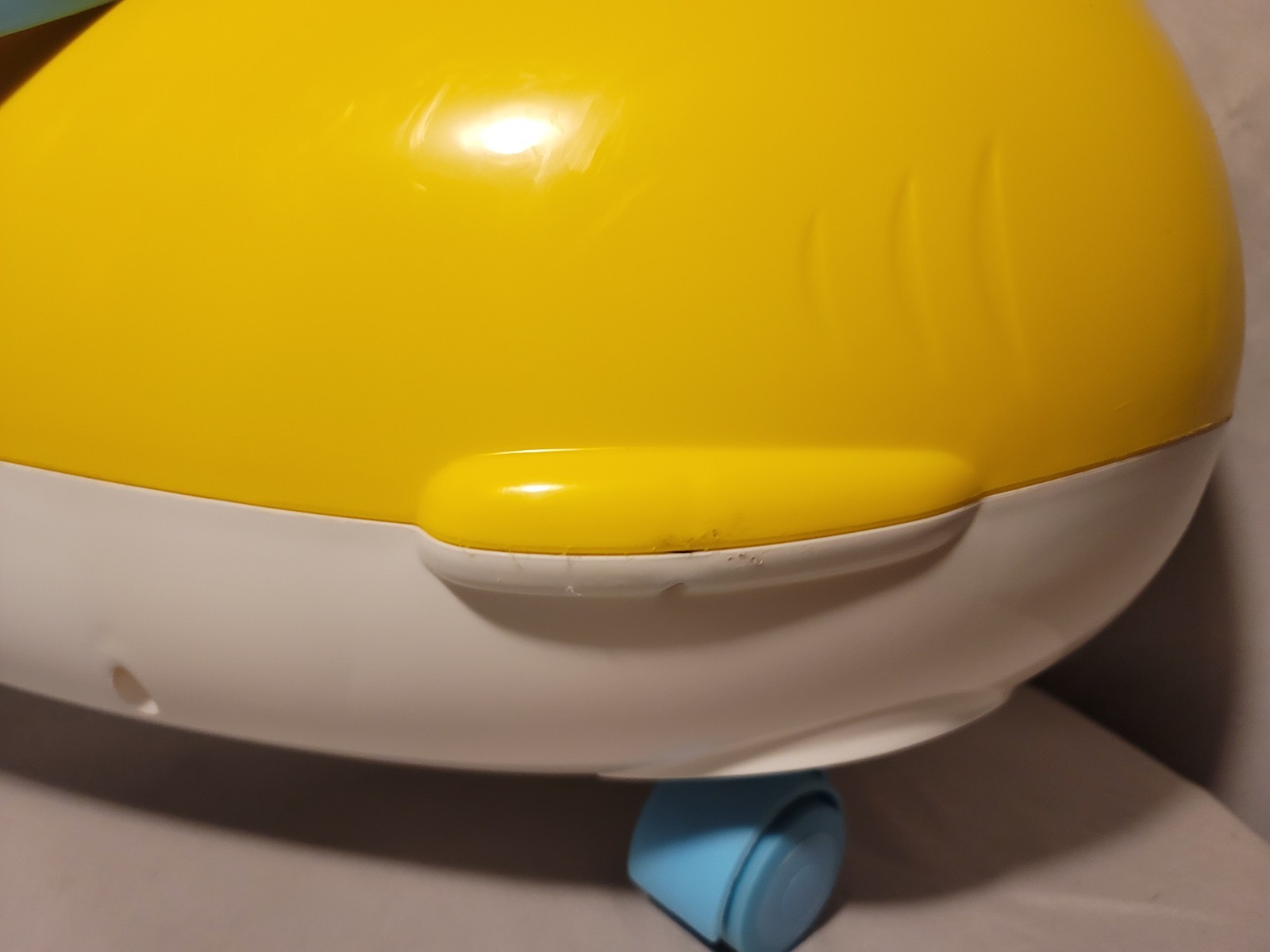 Dynacraft Baby Shark Foot to Floor Unisex Kids Ride-On Toy Age 18-36 Months Fish