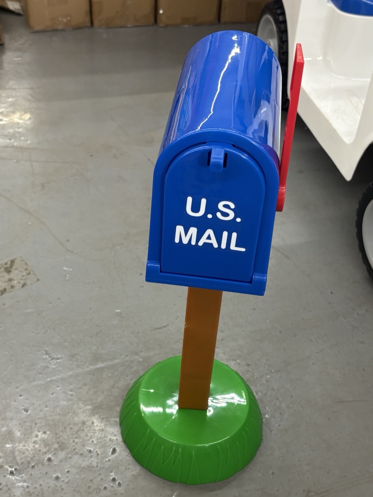 Kid Trax USPS Battery Ride-On Mail Truck with Mailbox Accessory 4-7 2024