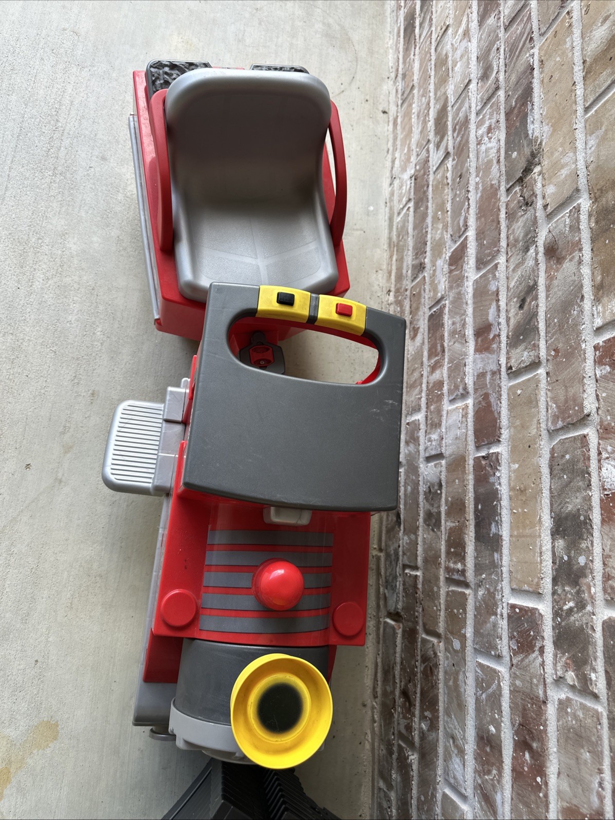 🚂 CHOO CHOO EXPRESS Train Ride On w Track!! Charger & Battery Peg Perego – READ