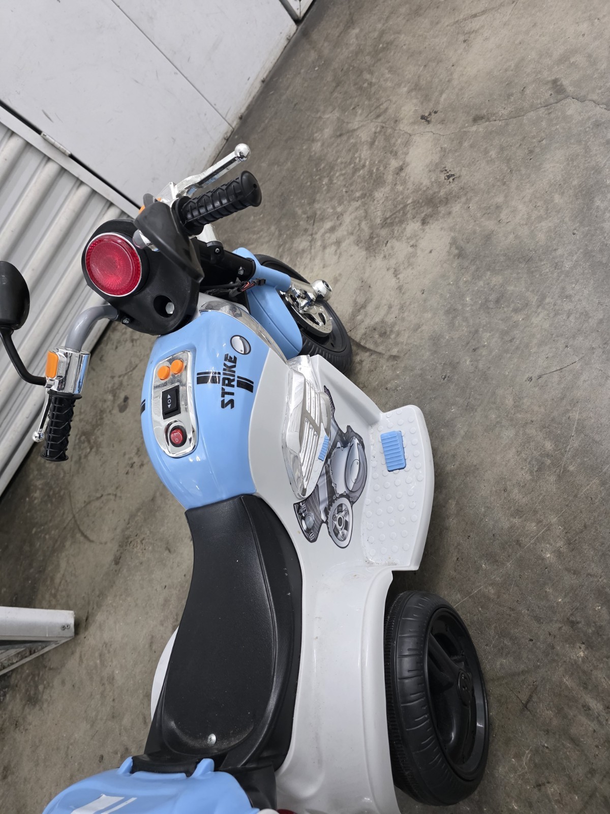 6V Kids Ride On Chopper Motorcycle 3 Wheel Trike with Headlight and Horn White