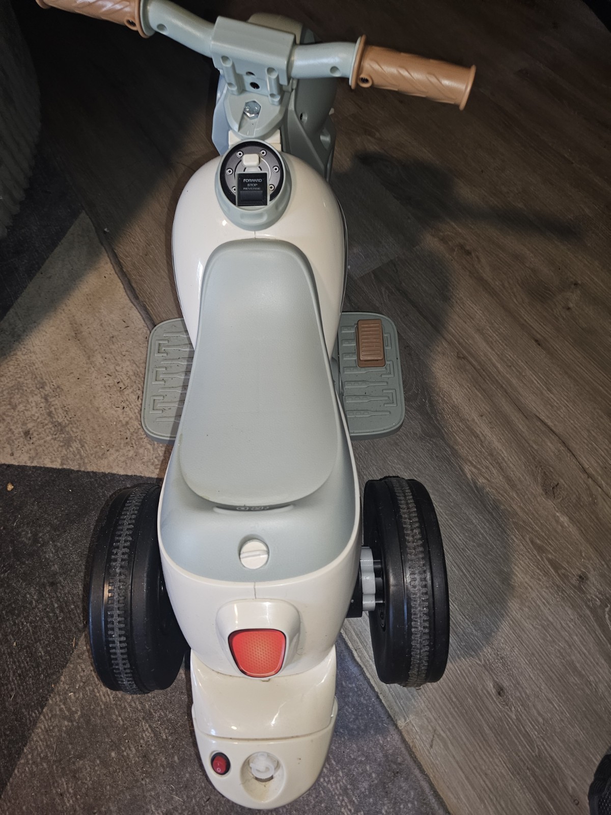 Kids Battery Operated 3-Wheel Ride-On Motorcycle Gray/White 1-4Y w/ Bubble Funct