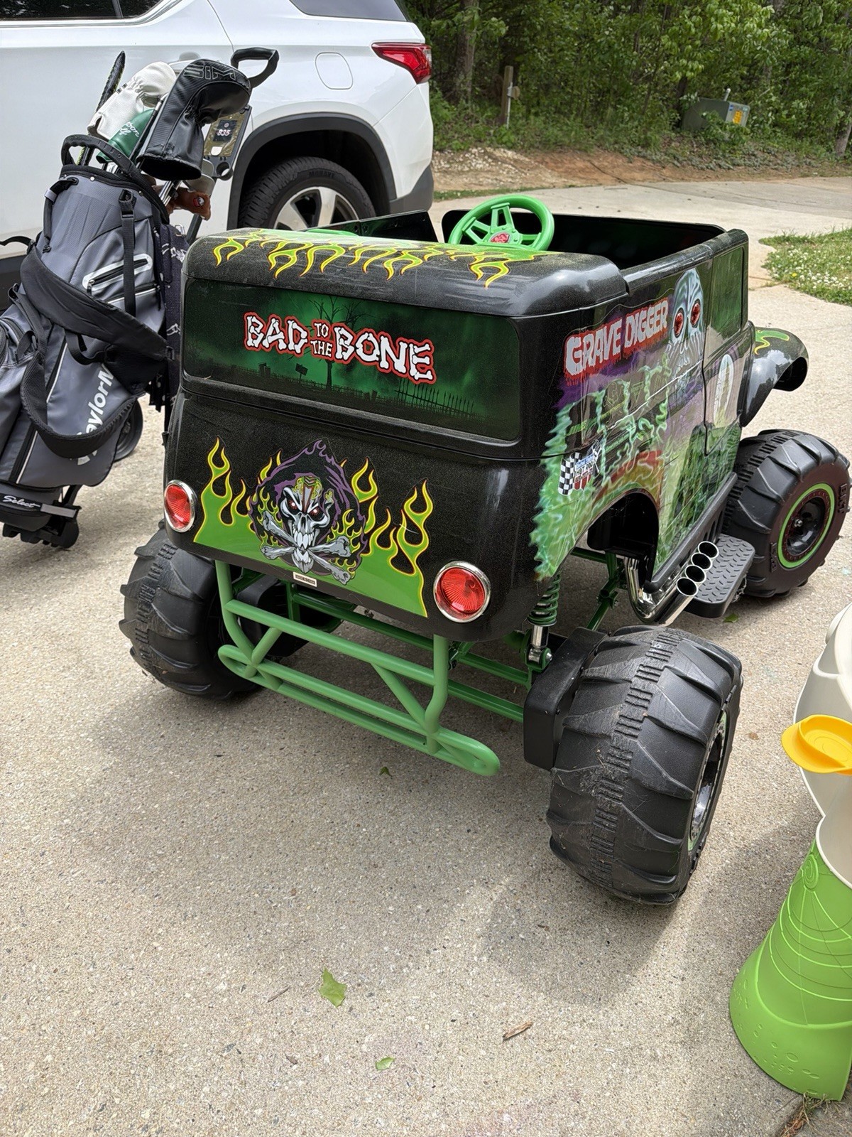 Monster Jam 24v Grave Digger Ride-On Monster Truck