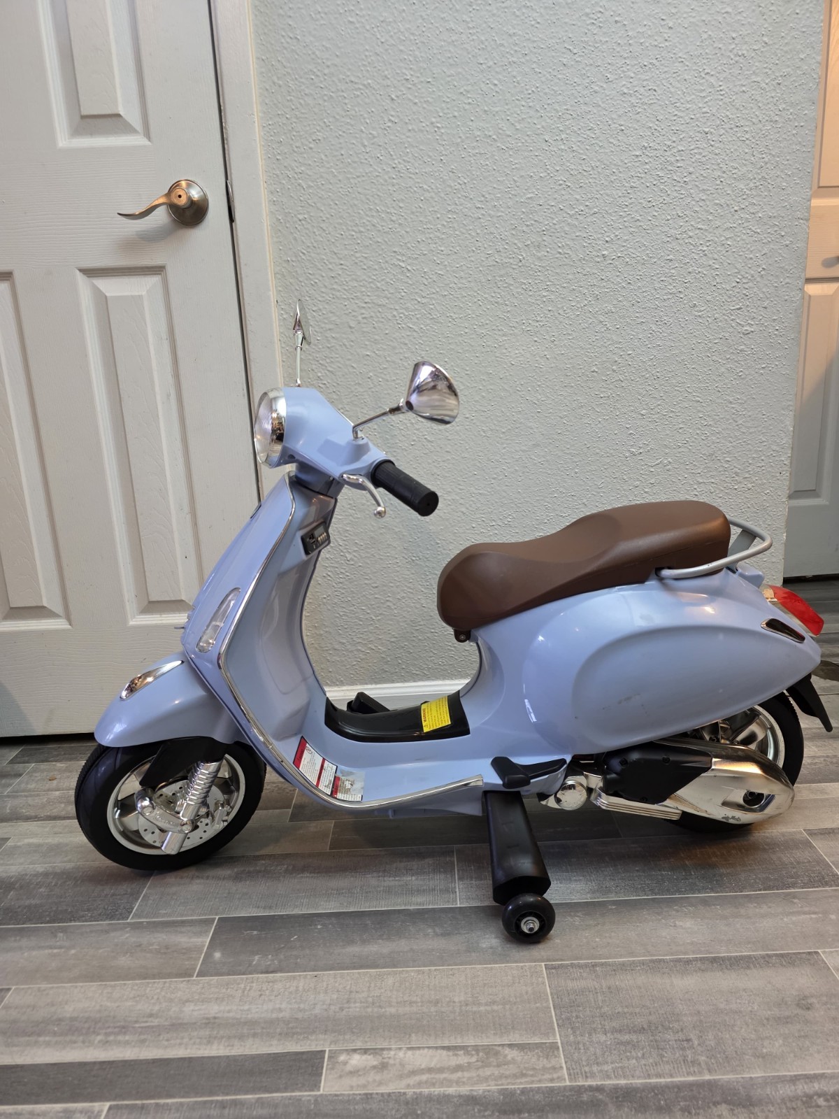Blazin’ Wheels 12V Vespa GTS Super Sport battery-operated ride-on scooter. Kids