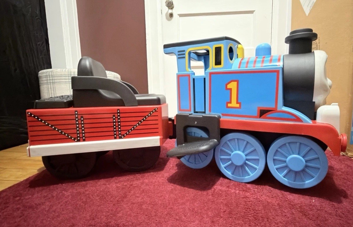Peg Perego Thomas Track Rider 35168 Ride On w/ Figure 8 Expansion 35169 Box