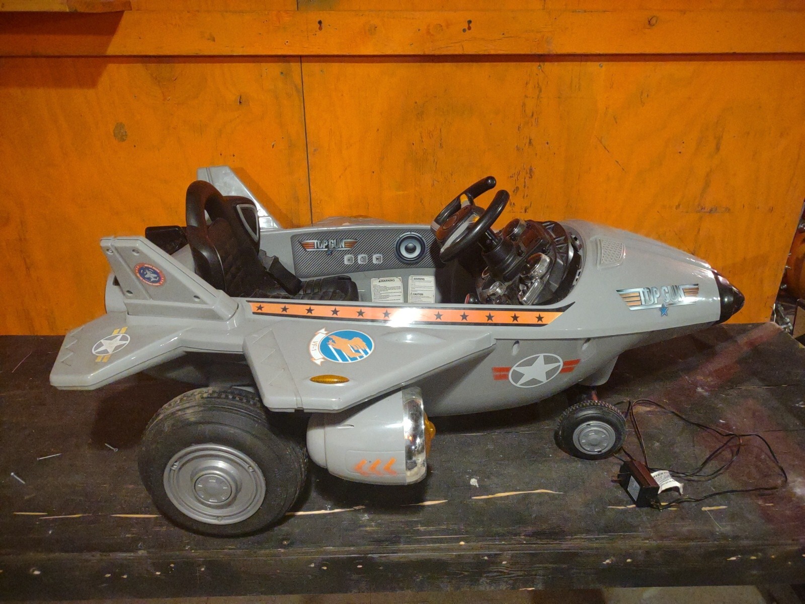 Hyper Toys 6 Volt Top Gun Jet Battery Powered Ride On F-22 As Is