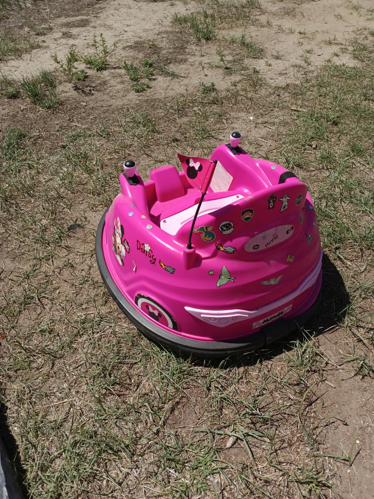 Disney Minnie Mouse Battery-Powered Bumper Car Ride-On, Ages 18-48 Months, Pink