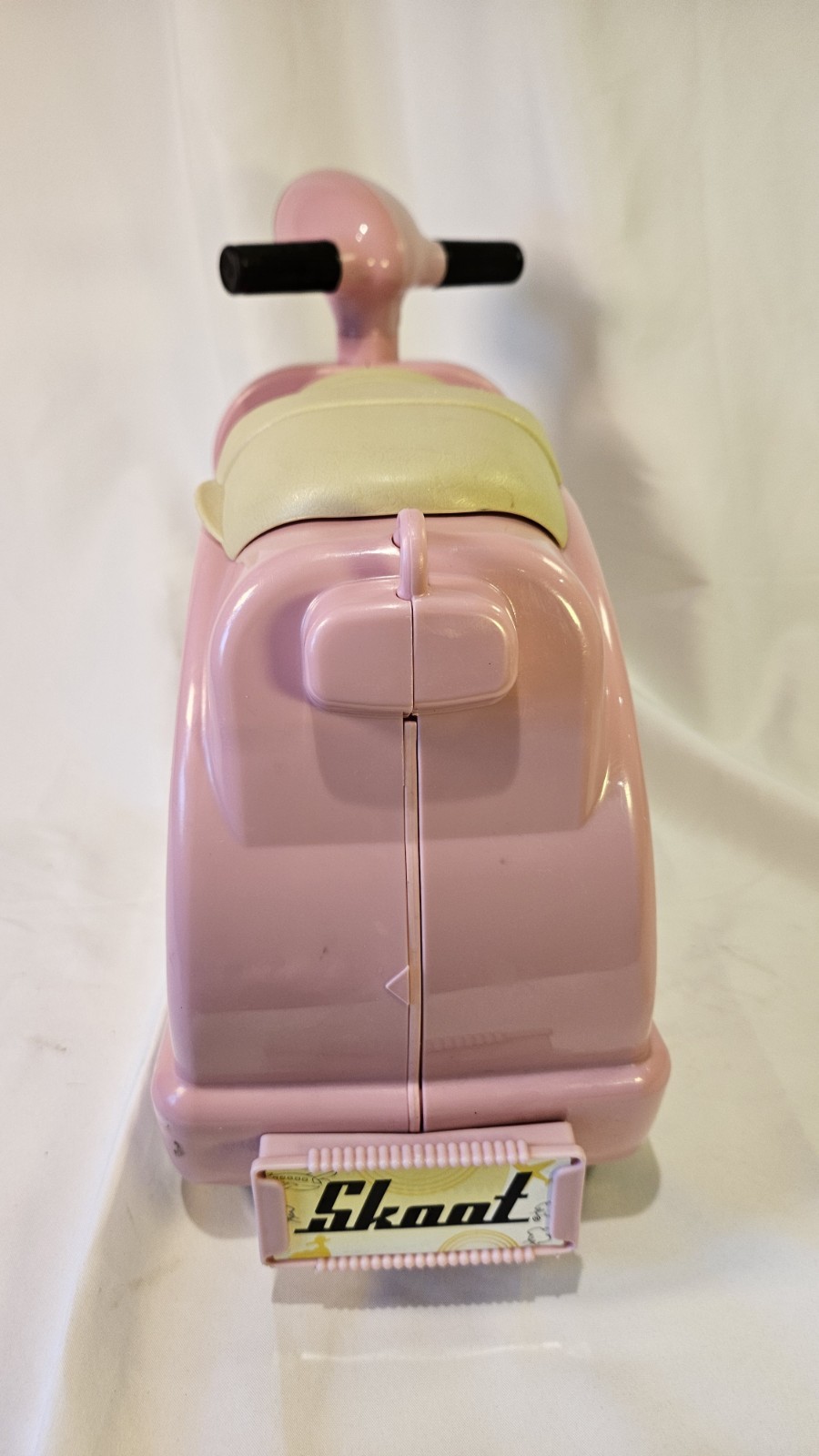 Skootcase, a 2-in-1 children’s ride-on toy scooter and suitcase