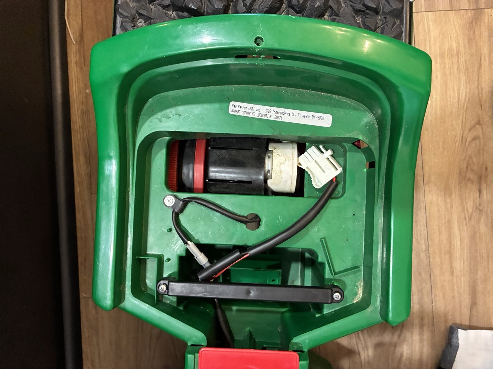 Peg Peroga Santa Fe Ride On Train Missing Wheel/pedal Not Tested No Charger
