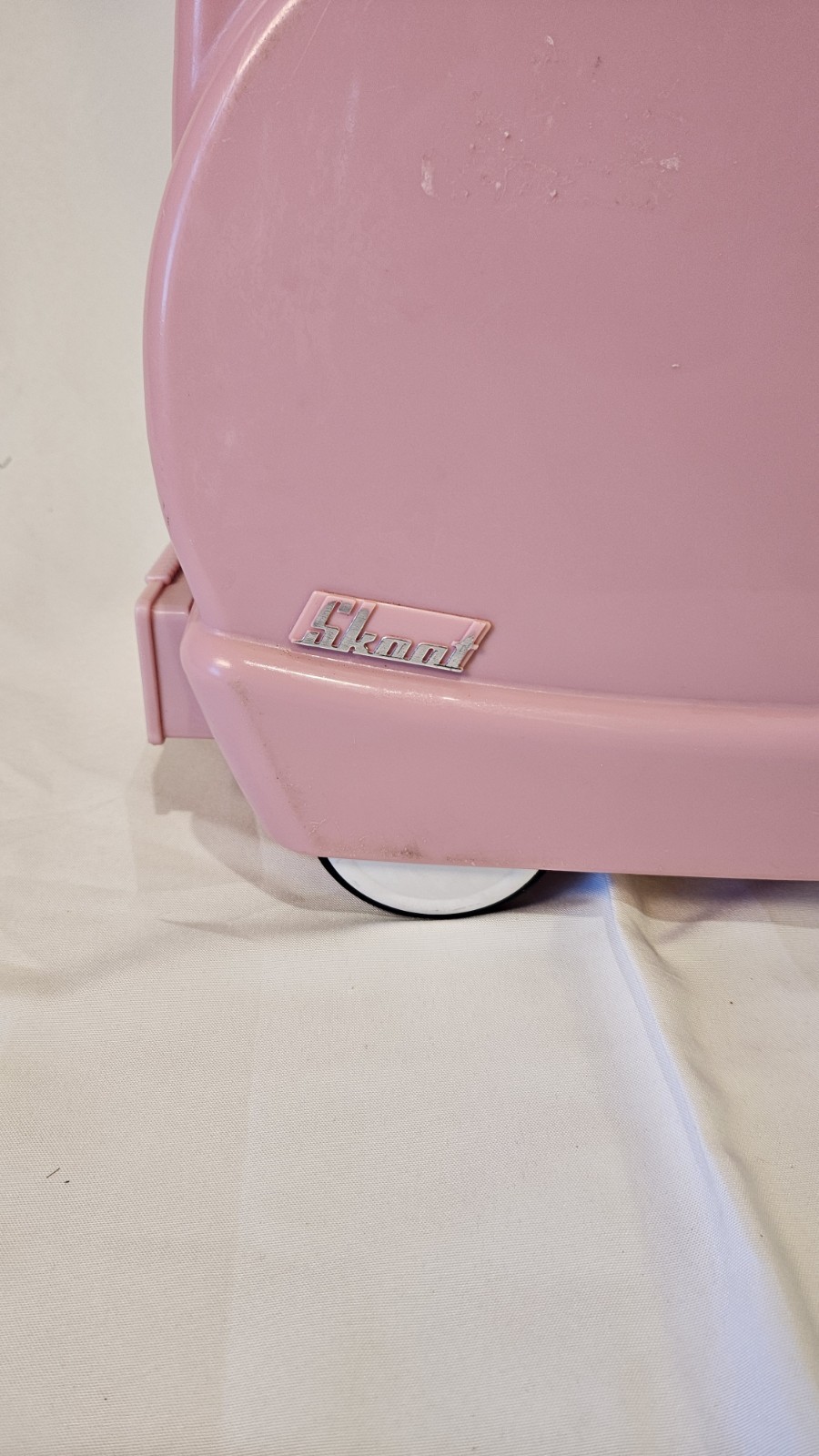Skootcase, a 2-in-1 children’s ride-on toy scooter and suitcase