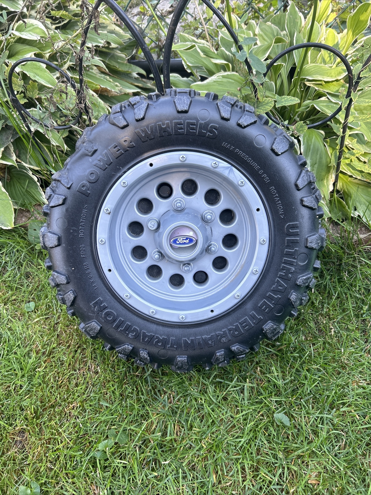 Power Wheels, Ford F150 Front Right Passenger Wheel And Hubcap With Rear Hub