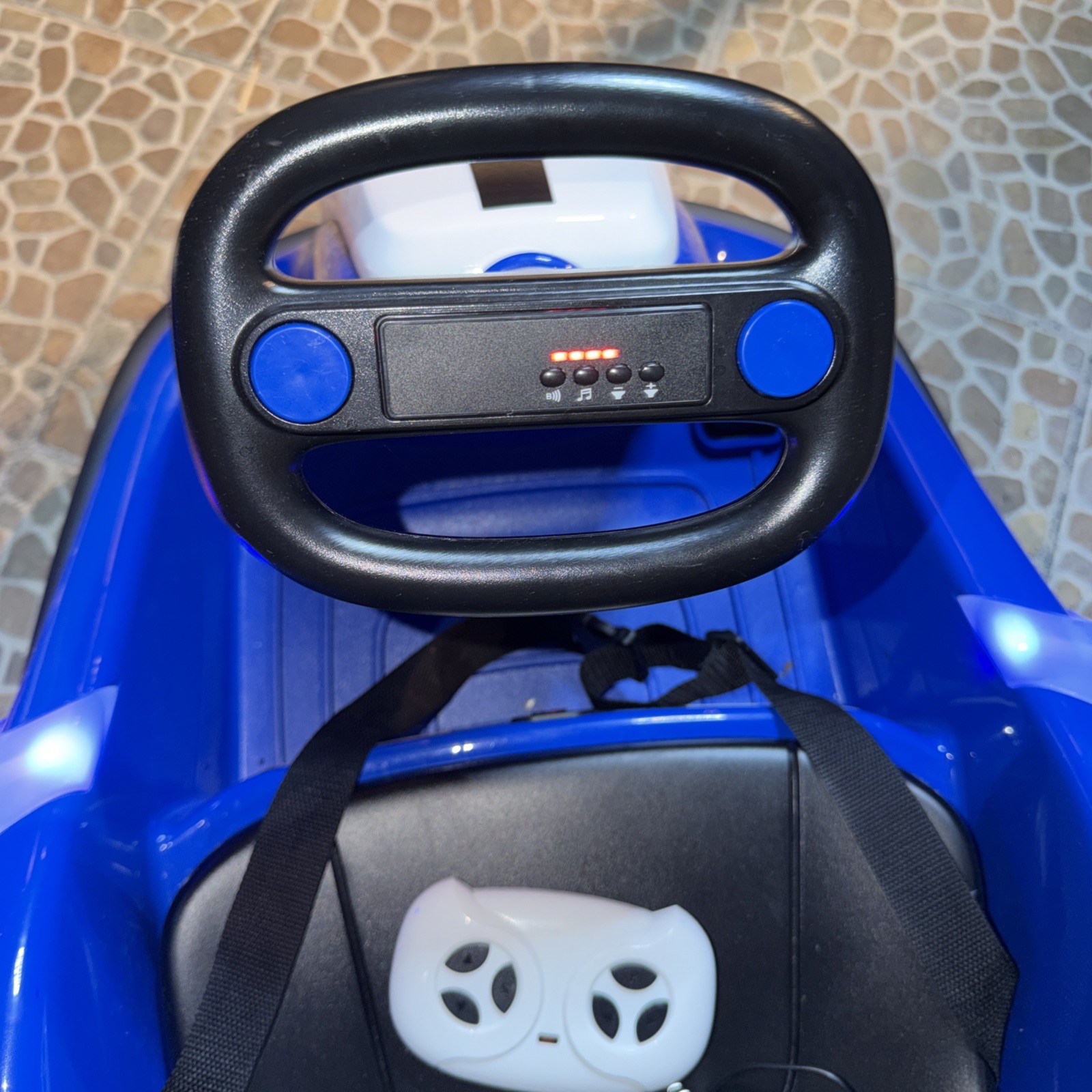 2 Bumper Cars For Kid From 3 To 8, 2.2 Mph Max. They Come With Remote & Charger.