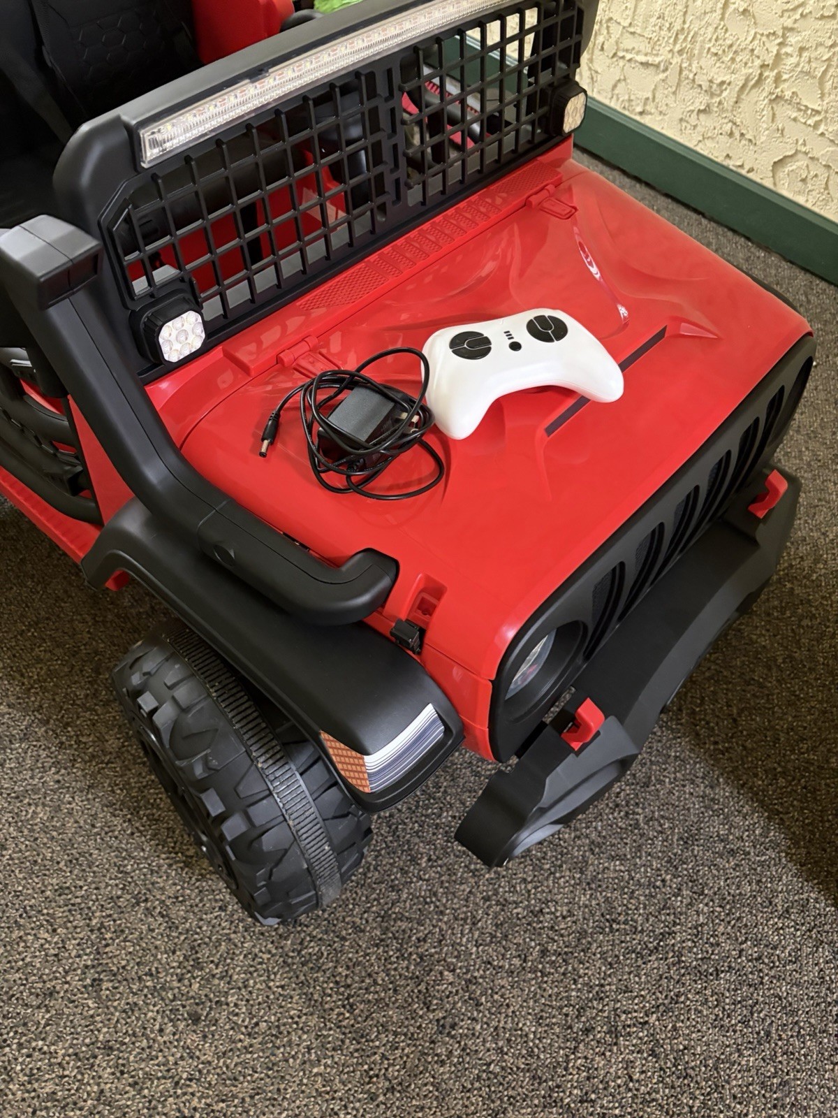 Car Toy, 24V 4WD Car for Kids with Remote Control, 4x200W Motors, Capacity 110lb