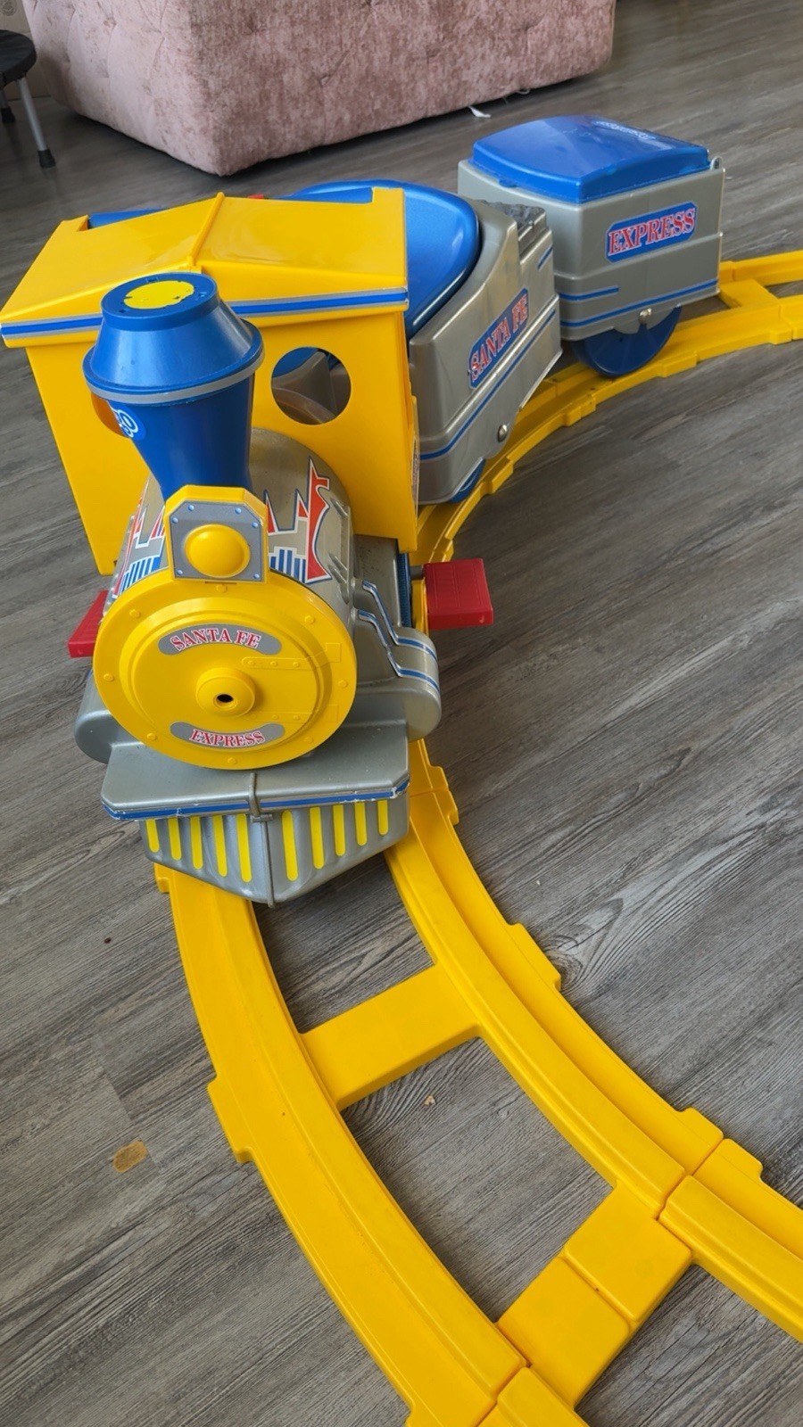 Peg Perego Santa Fe Train Express Ride On With Extra Figure 8 Tracks And Charger