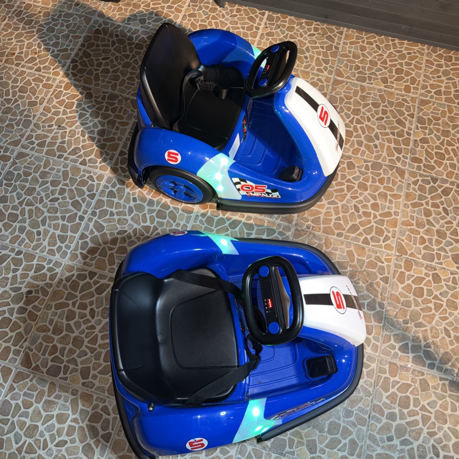 2 Bumper Cars For Kid From 3 To 8, 2.2 Mph Max. They Come With Remote & Charger.