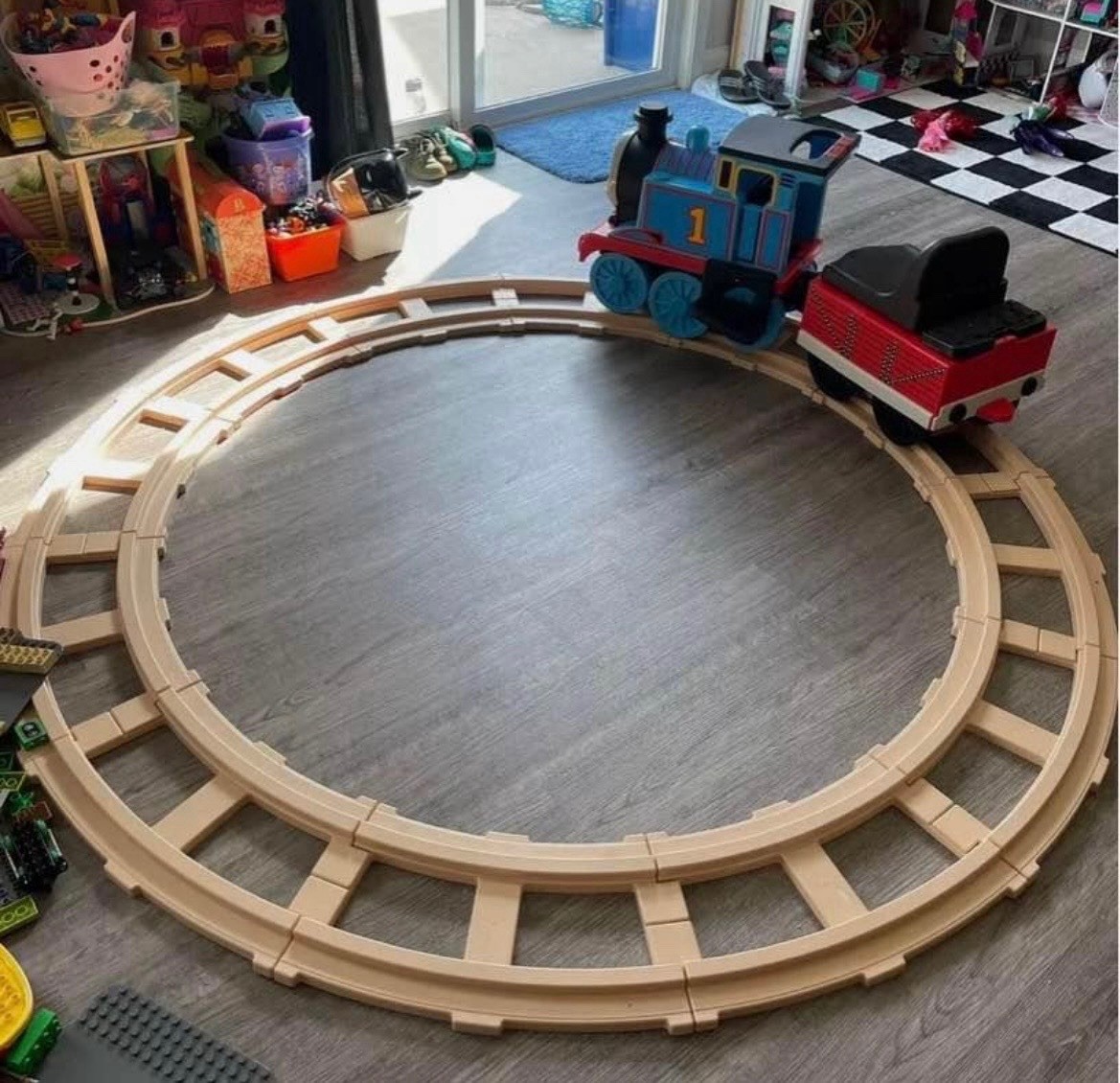 Fisher-Price Power Wheels Thomas & Friends Ride-On Train with Track, Ages 1-4