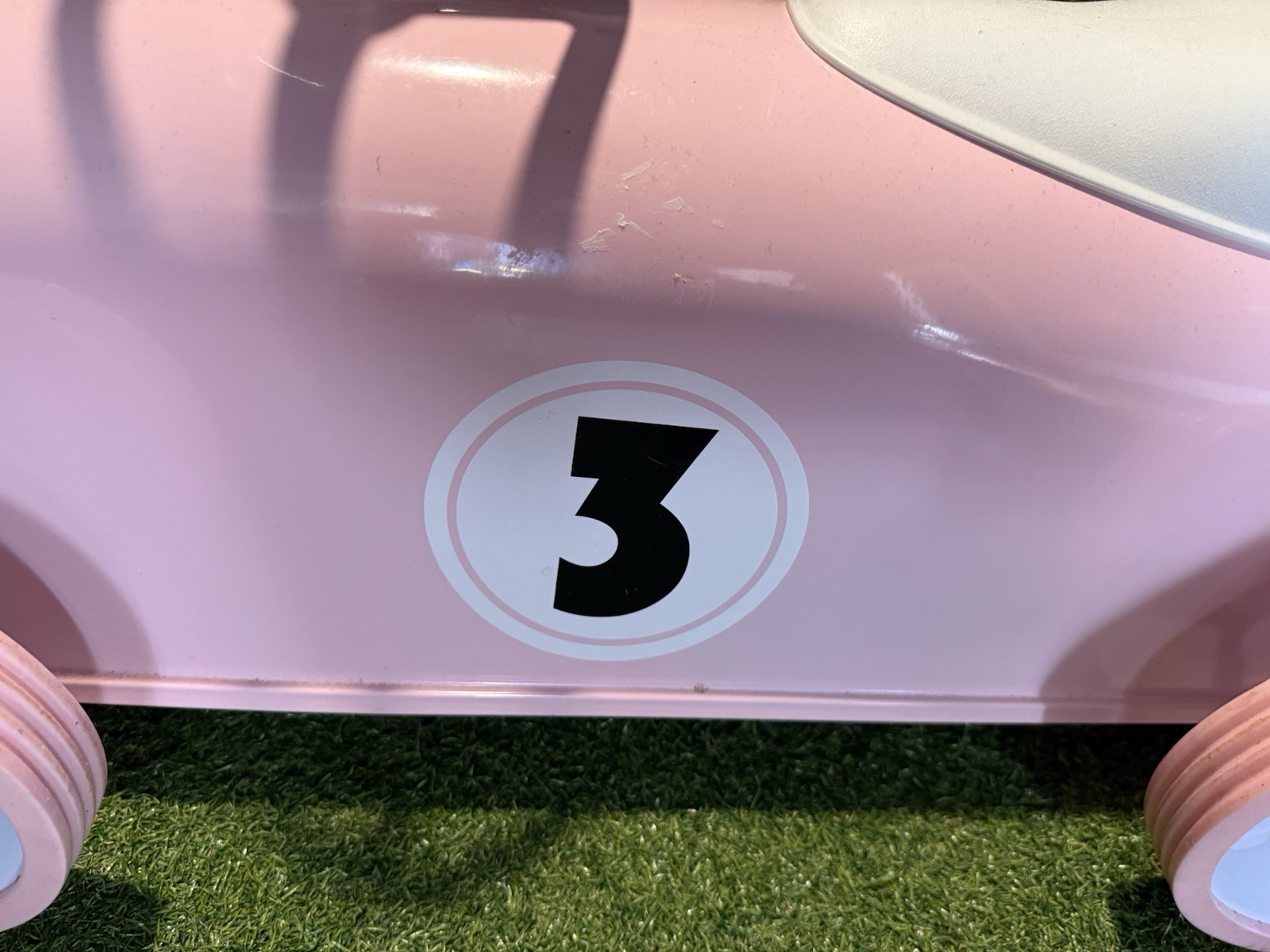 FAQ Schwarz Retro Pink Ride On Kids Car
