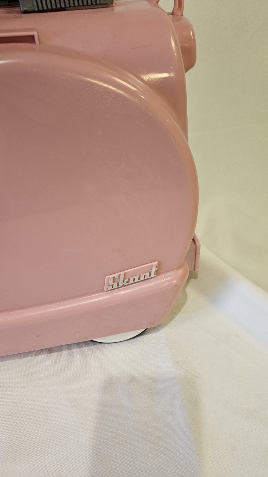 Skootcase, a 2-in-1 children’s ride-on toy scooter and suitcase