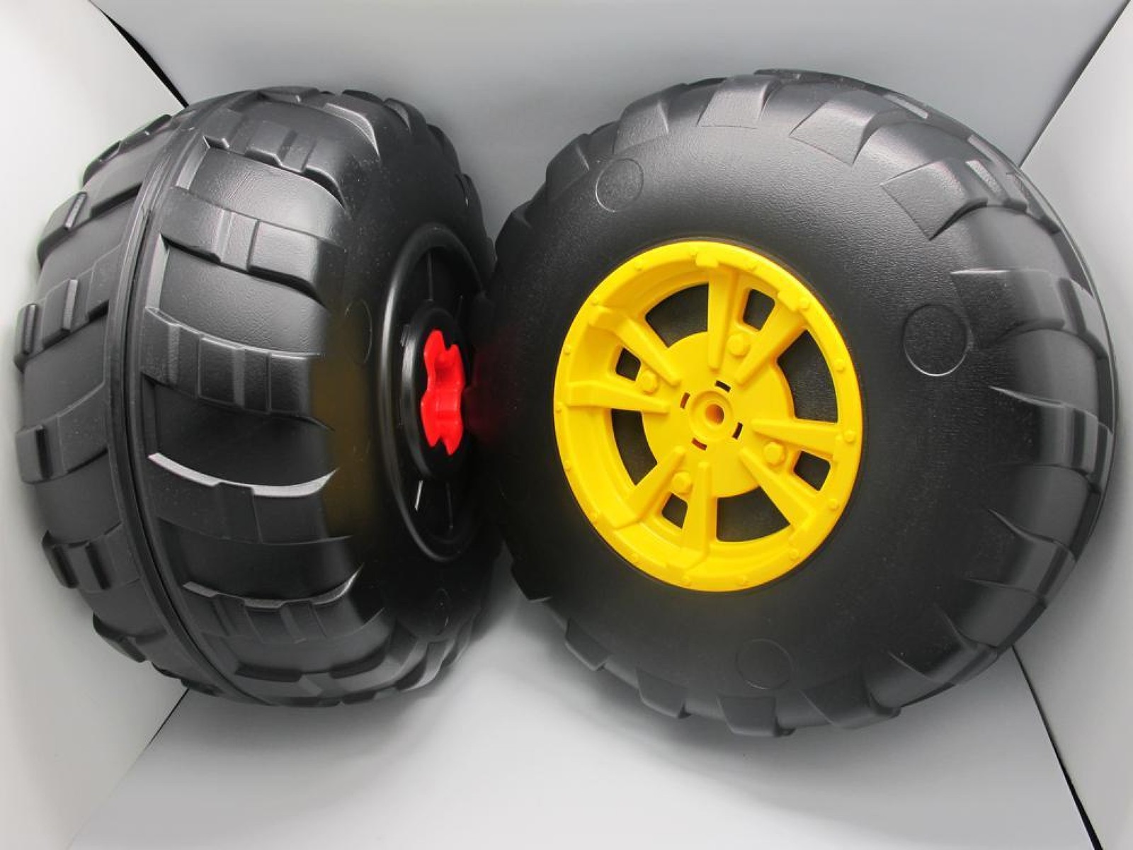 Ride on Part # IAKB0530 – Gator Xuv550 ,set of Rear Wheels
