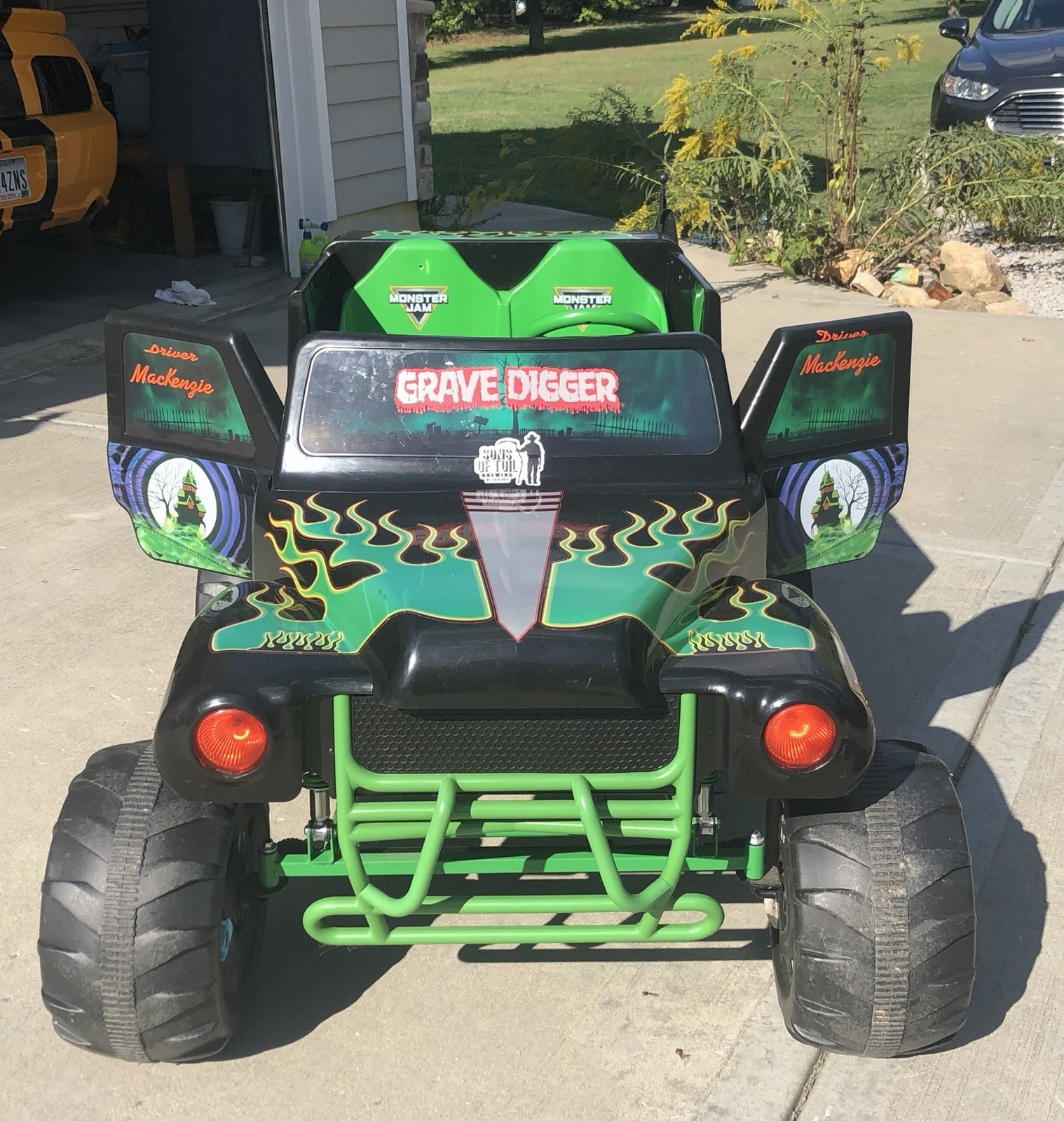 Monster Jam Grave Digger Battery Operated Ride-On Truck Green Black