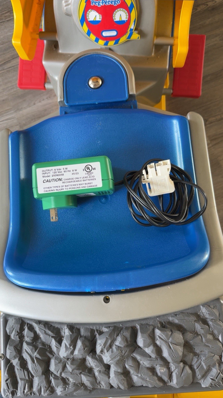 Peg Perego Santa Fe Train Express Ride On With Extra Figure 8 Tracks And Charger