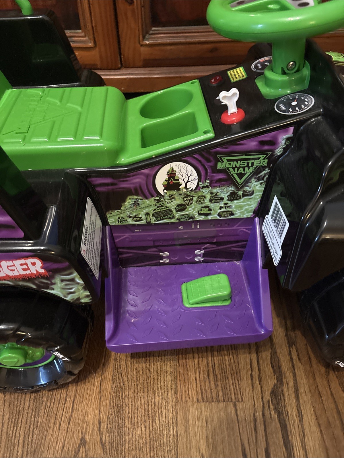 Toddler Monster Jam Grave Digger 6V RideOn Truck Car Charger Not Inc. Untested