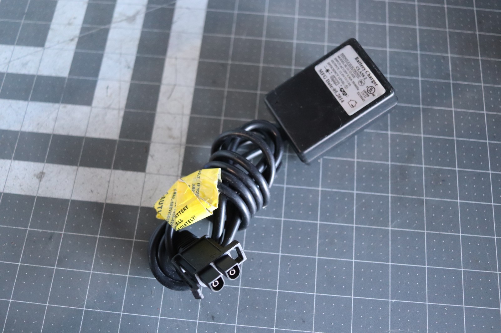 Shengle Electronics 12v 1A Battery Charger Model SL12-12-02E