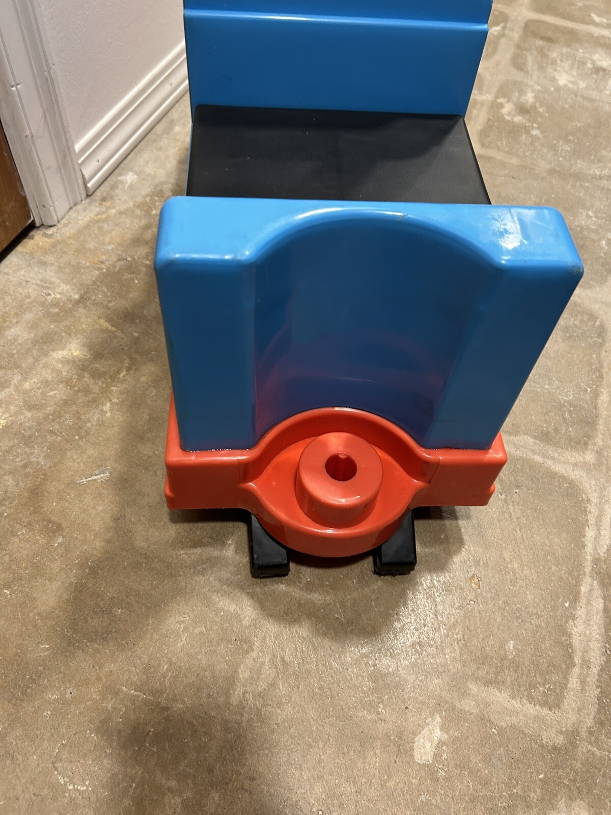 Thomas the Train Ride On Train Scootin Sound Thomas Only One Button Plays Music