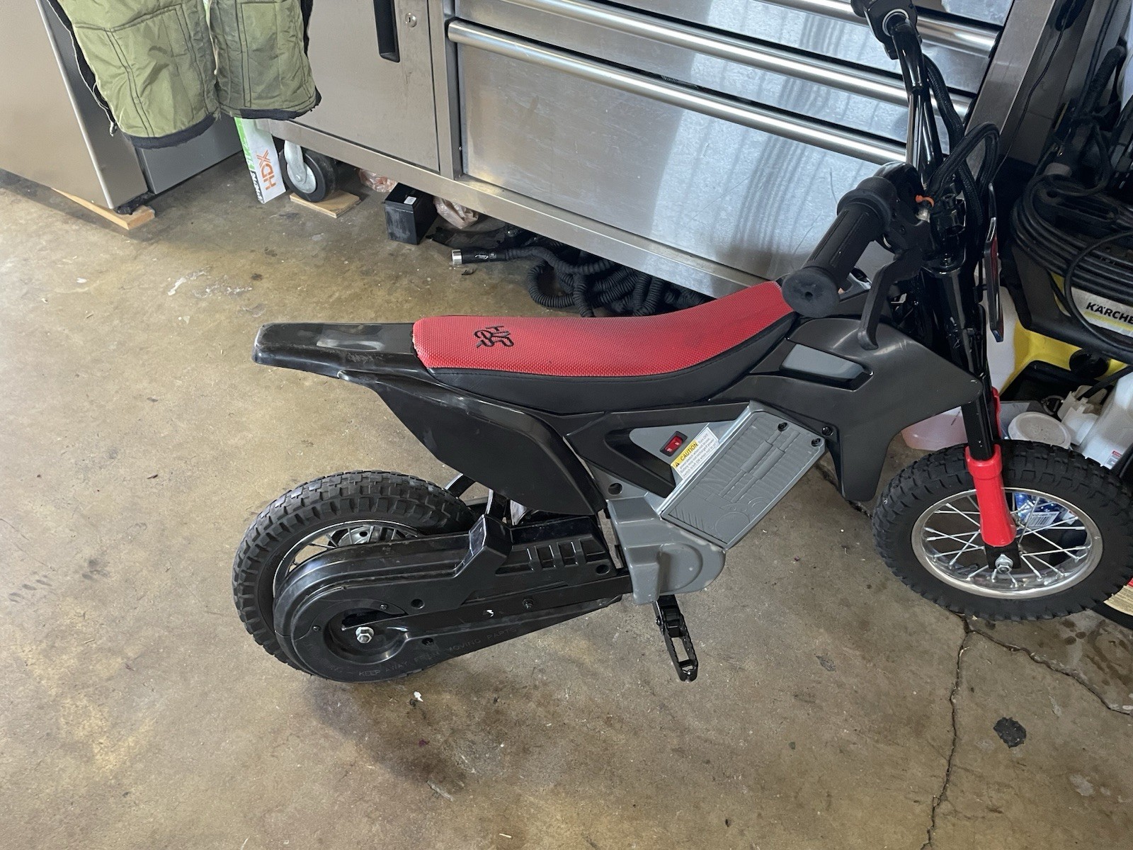 Hyper 24V Battery Operated Ride-On Dirt Bike Motorcycle with Charger Red/Black
