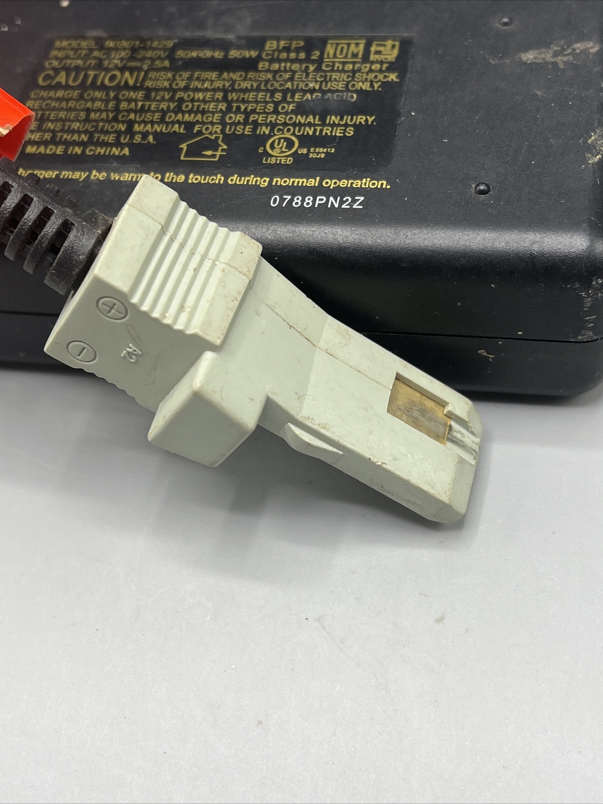 Power Wheels 12 Volt Quick Charger Fisher Price Model 00801-1429 works