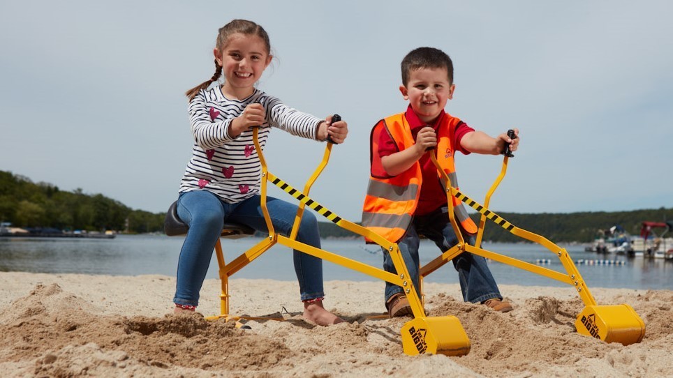 Excavator Ride-On Toy for Kids 3+, 360° Rotating Sandbox Digger – Outdoor Fun