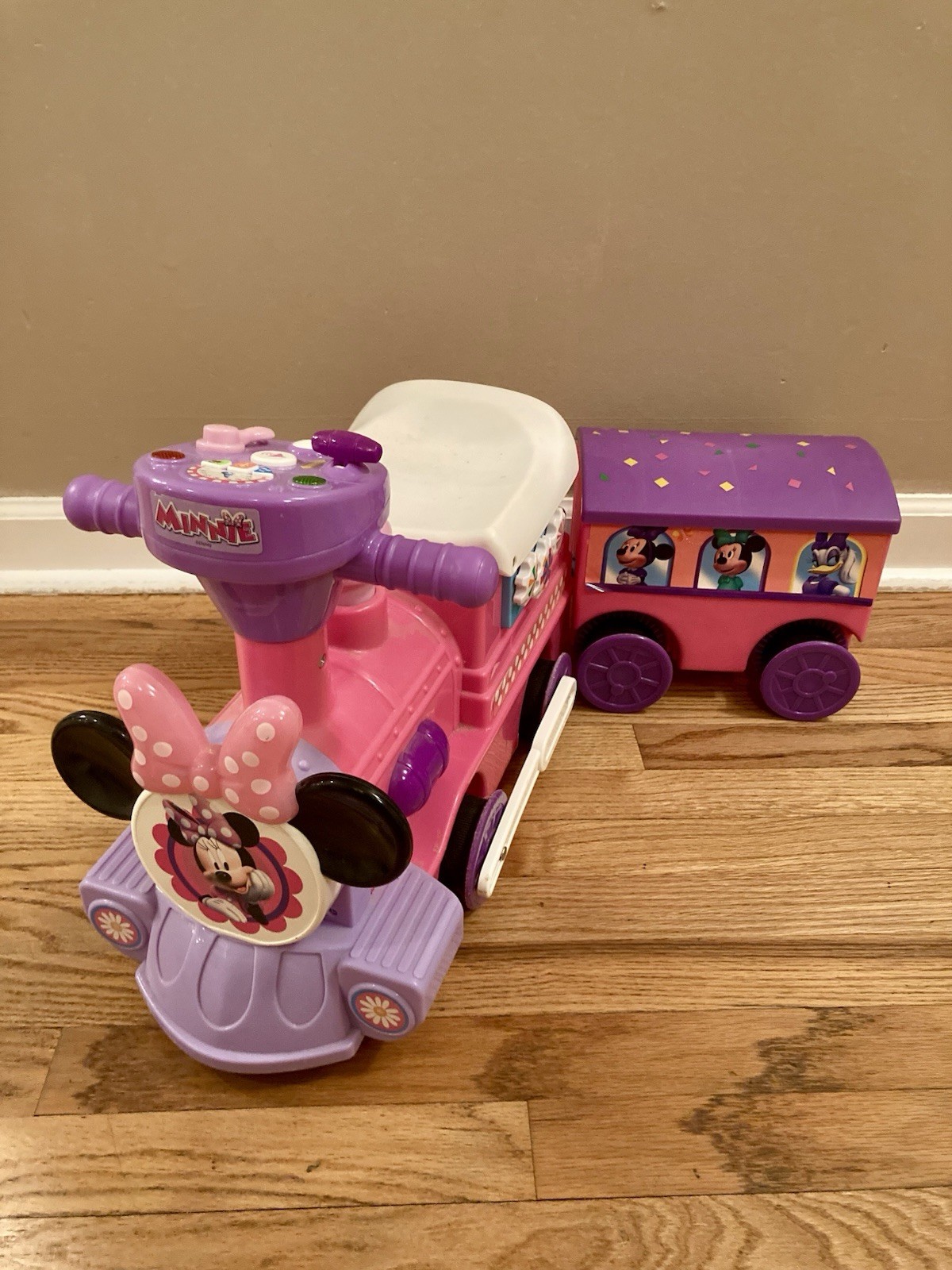 Kiddieland Disney Motorized Minnie Mouse Ride On Train W/ Track