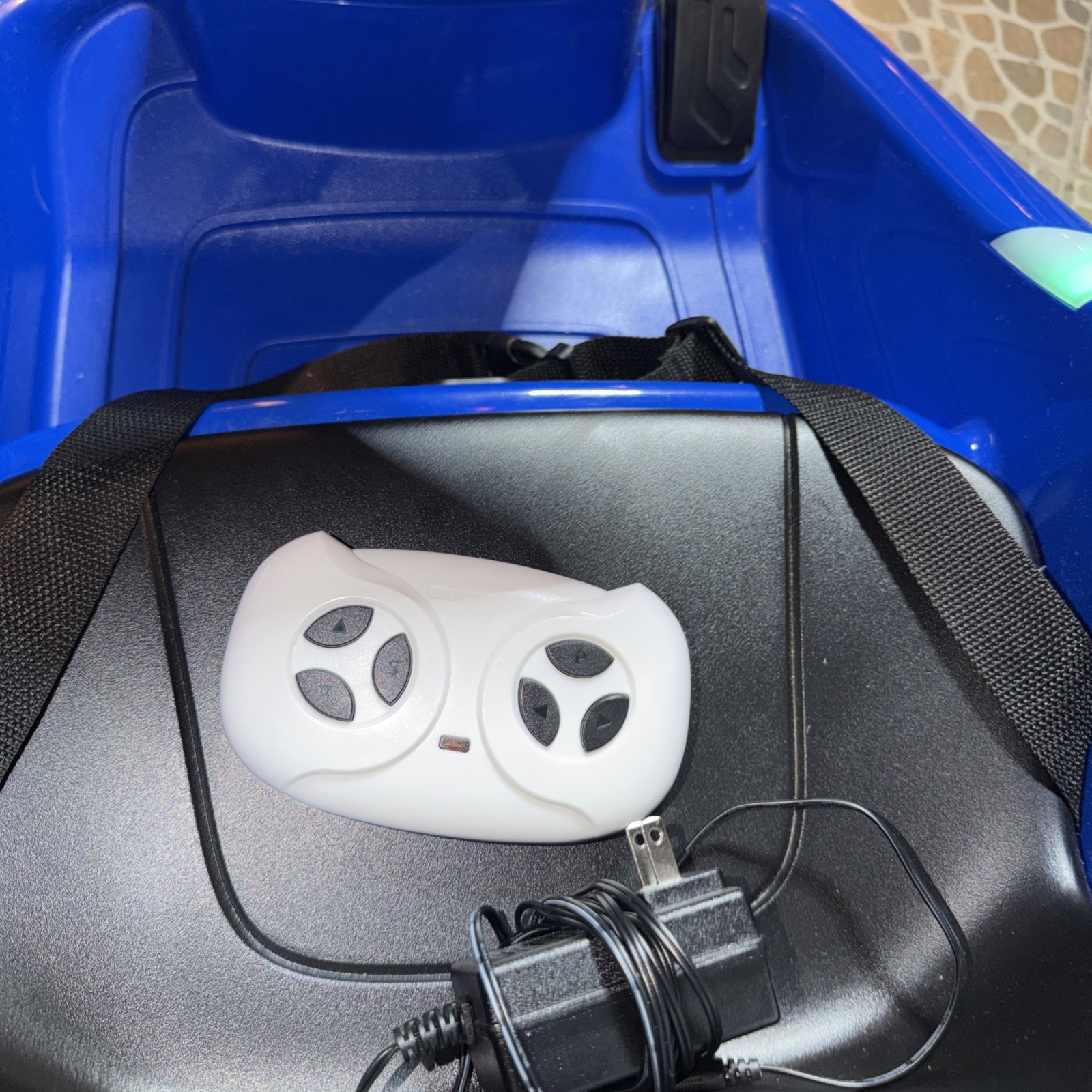 2 Bumper Cars For Kid From 3 To 8, 2.2 Mph Max. They Come With Remote & Charger.
