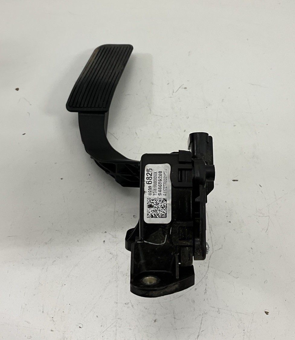 2016 Nissan Maxima Accelerator Gas Pedal with Sensor OEM